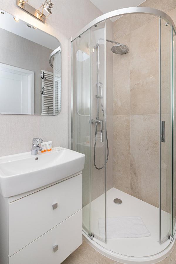 Plac Unii Apartment Gdynia City Centre By Noclegi Renters Extérieur photo
